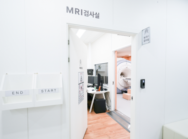 뇌 MRI와 MRA 차이, 무엇이 다를까? 검사 전 꼭 알아두세요 안내 이미지
